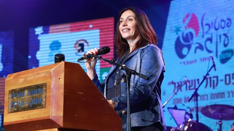 מירי רגב. דקת דומיה לזכר הקורבנות האיטלקים