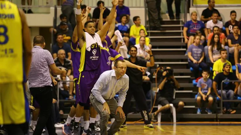 בחולון חוגגים הערב. עוד עונה בליגה הבכירה?