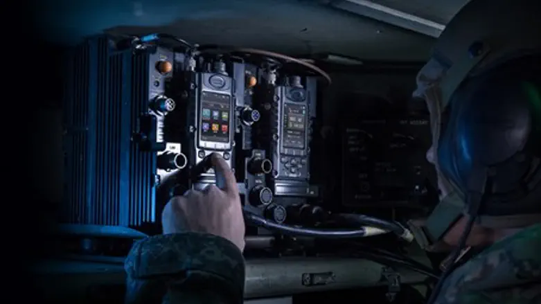 Advanced tactical radio