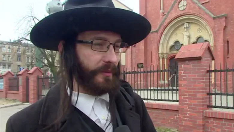 הרב שנתפס כמתחזה בפולין