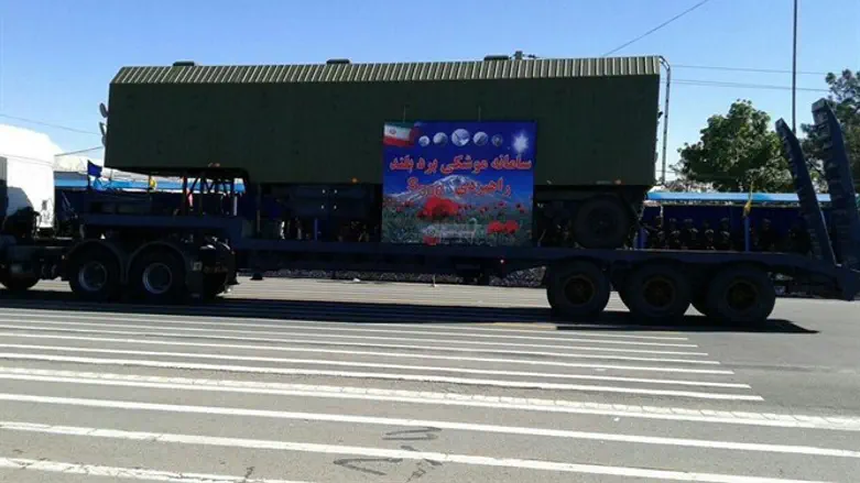 מערכת מסוג S-300 מוצגת לראווה באיראן