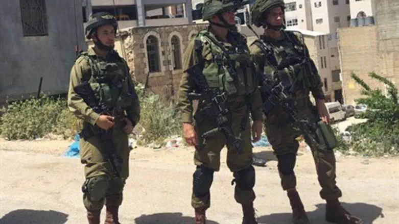 IDF soldiers secure Jewish visit to tomb of Othniel ben Kenaz