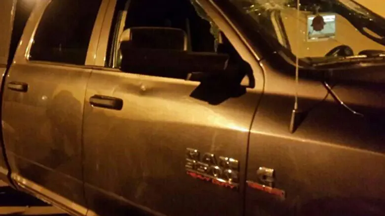 המכונית הצבאית שנפגעה מהאבנים