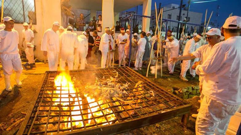 השומרונים מקריבים זבח פסח