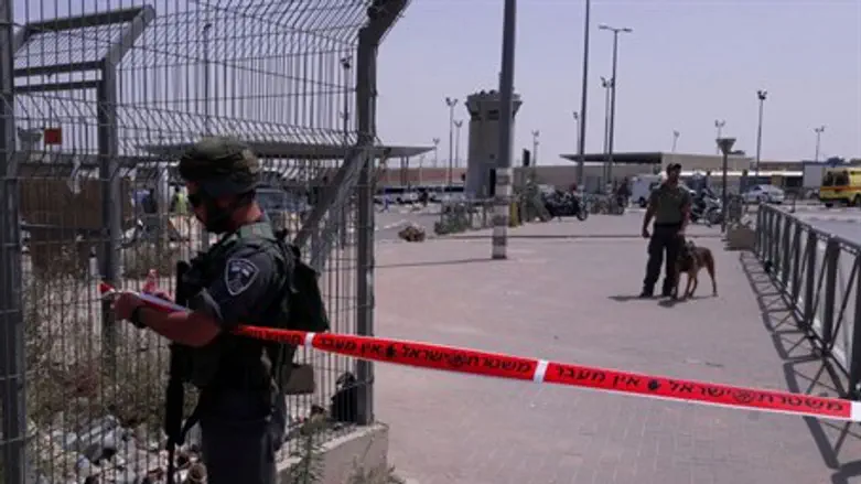 Stabbing attempt at Kalandiya checkpoint