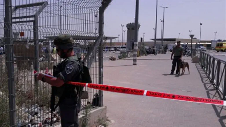 Место теракта на КПП Каландия