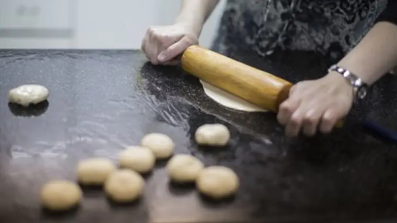 Preparing food on Mimouna