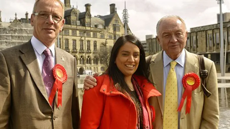 Naz Shah (center)