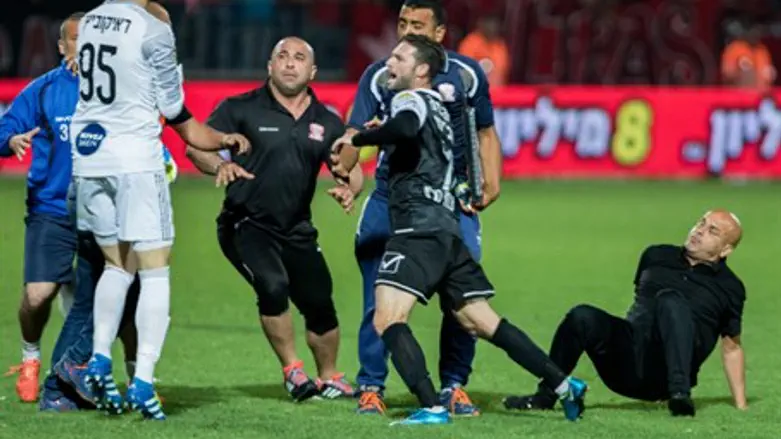 Райкович "уронил" Абуксиса"