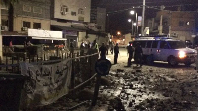 הכפר מנדא הלילה