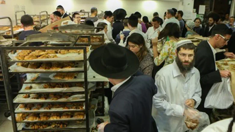 Shopping for bread after Passover 2016