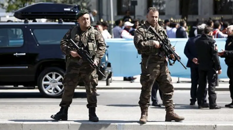 Turkish security forces stand guard in Istanbul (file)