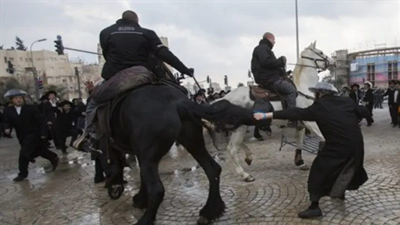 Extremist haredi protesters (file)