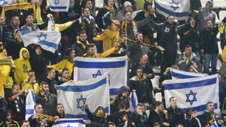 אוהדי בית"ר. רוצים את פיטורי בן שמעון