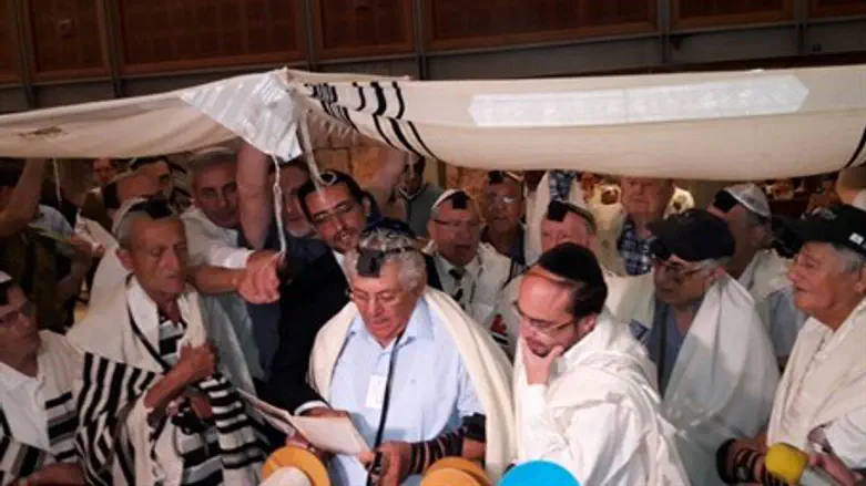 Bar mitzvah at Kotel for Holocaust survivors