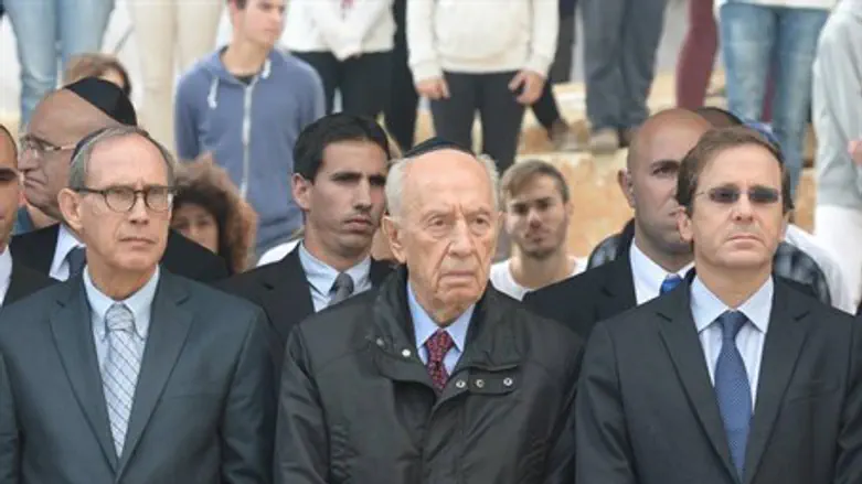 Nachman Shai, Shimon Peres, Yitzhak Herzog