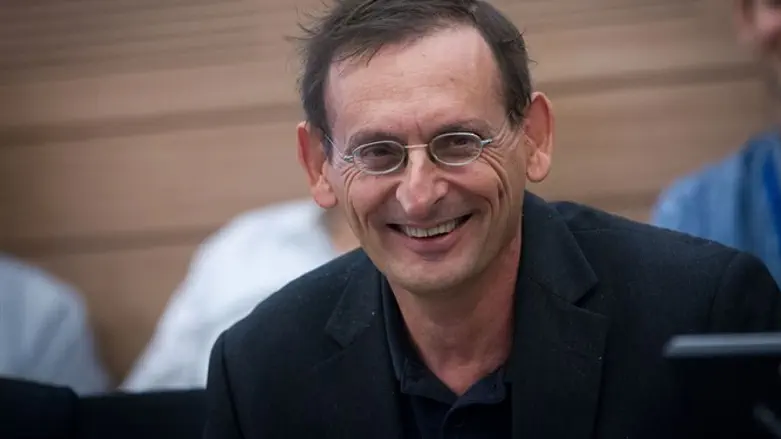 מצרף את קולו. חנין