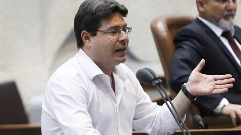 שר המדע אקוניס