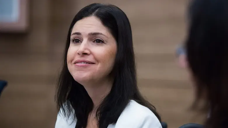 קארין אלהרר