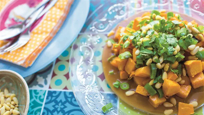 סלט דלורית עם רוטב טחינה מתוק