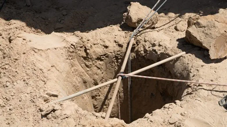 Выход из туннеля террористов