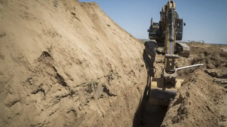 IDF digger exposes Gaza terror tunnel