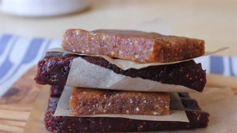 Medjool date energy bars