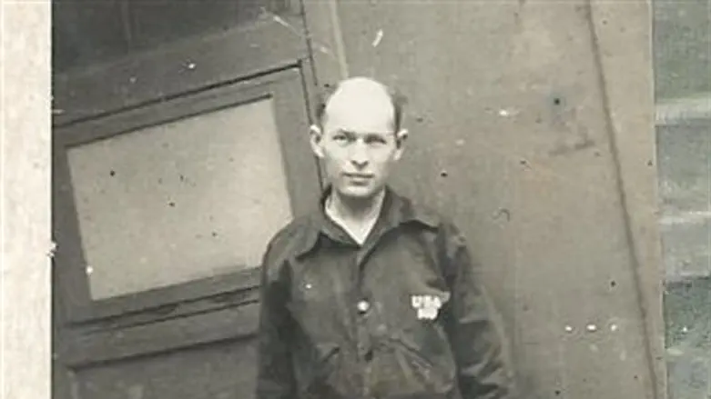 יצחק יעקב צוקר לאחר ההתאוששות במחנה העקורים