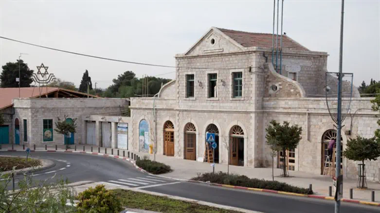 חילולי שבת? מתחם התחנה