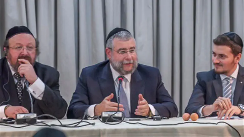 לא מודאג. הרב אייברהם