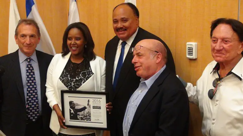 הענקת האות. היום