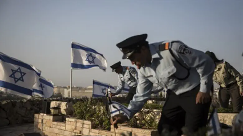 Flag-laying ceremony (file)