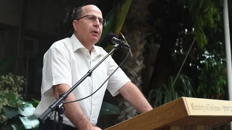 בתפקיד הכבש. יעלון
