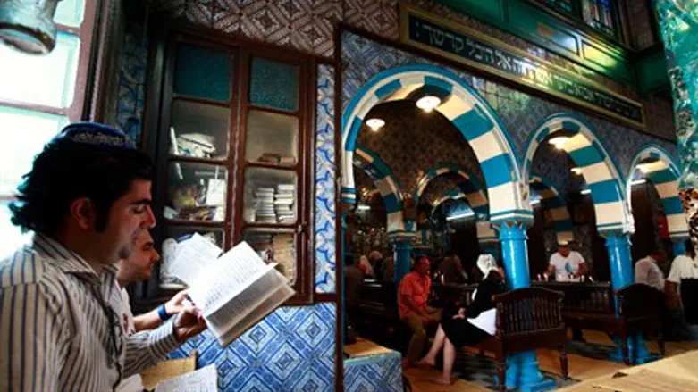 Praying at El Ghriba synagogue, file