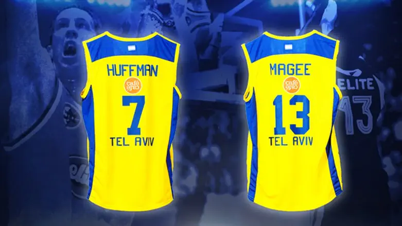 הגופיות של שני השחקנים שיונצחו