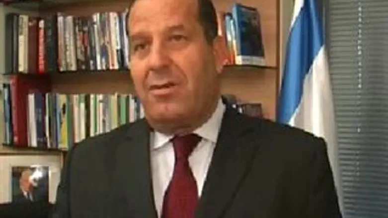 יוצא לשליחות ומבקר את הממשלה. ווהבה