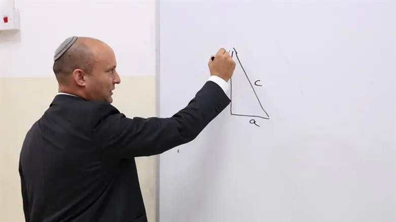 בנט בשיעור הנדסה