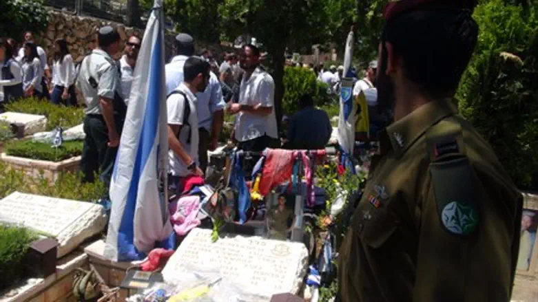 Grave of lone soldier Michael Levin
