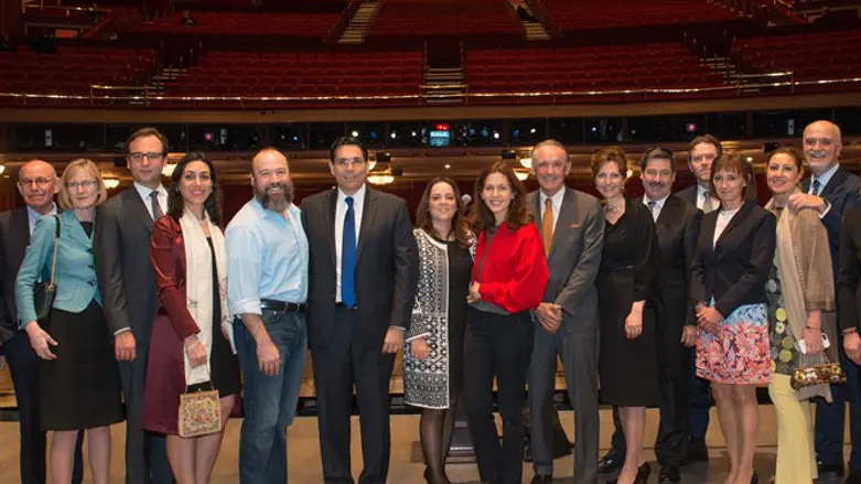 כנר על הגג במנהטן