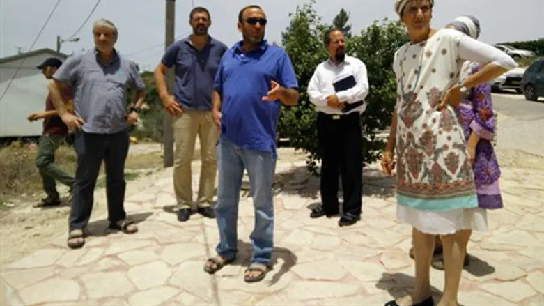 Шули Муалем во время поездки в Самарию