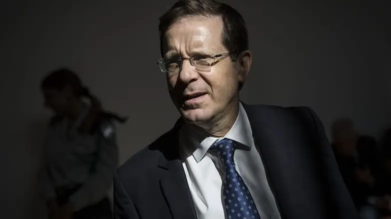 חוסר אמון. יצחק הרצוג