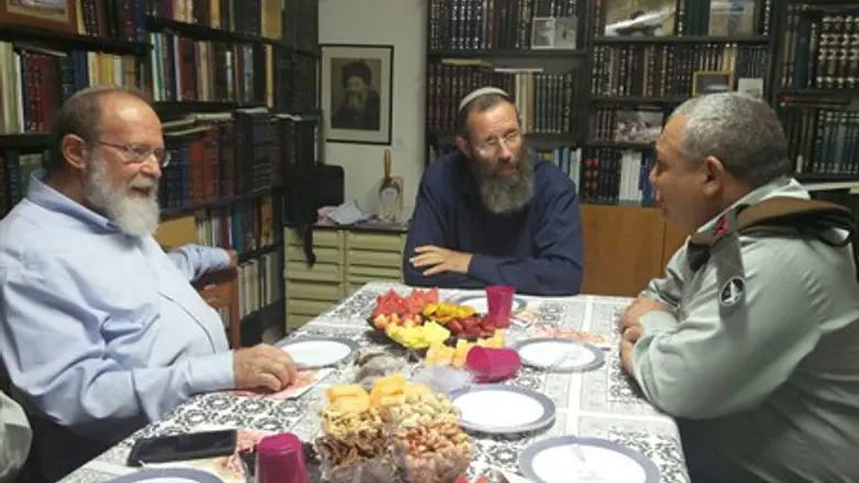 Eizenkot with the heads of the academy