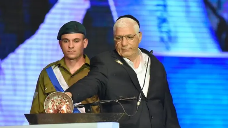 "עם ישראל ראה שדיברתי מהלב". הרצל ביטון מדליק את המשואה