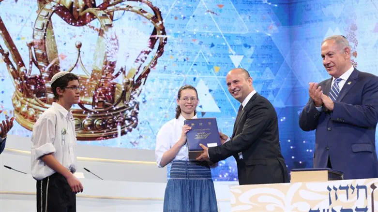 "חול המועד פסח אצלנו היה מלא בלימוד תורה". אלקנה פרידמן ותהילה מטס בסיום החידון