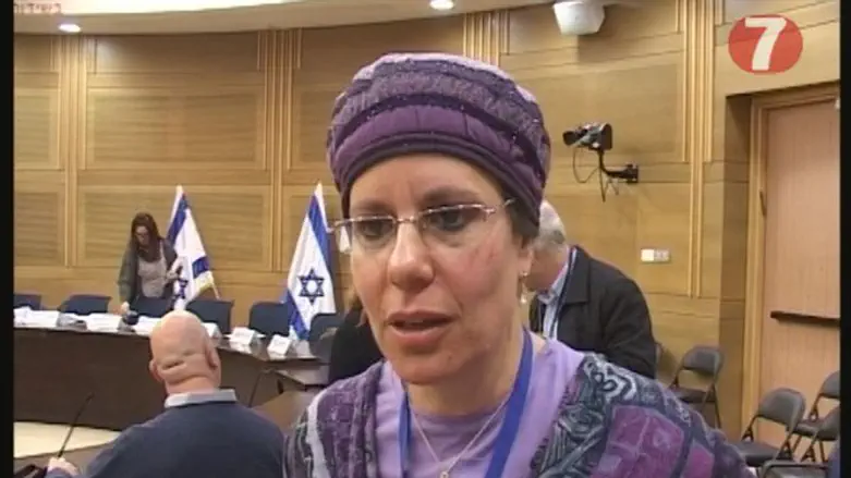 חני לוז