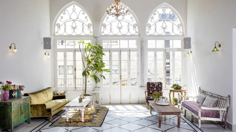 בתים מבפנים