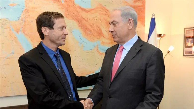 בקואליציה ובאופוזיציה תקפו את המשא ומתן שהשניים ניהלו. נתניהו והרצוג