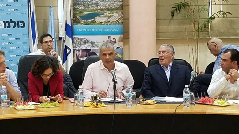 כחלון במעלות