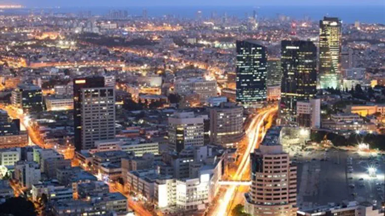 Tel Aviv at night (file)