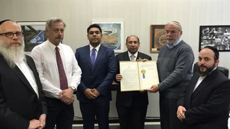 Hikind presents Abu Khaliquzzaman with legislative resolution